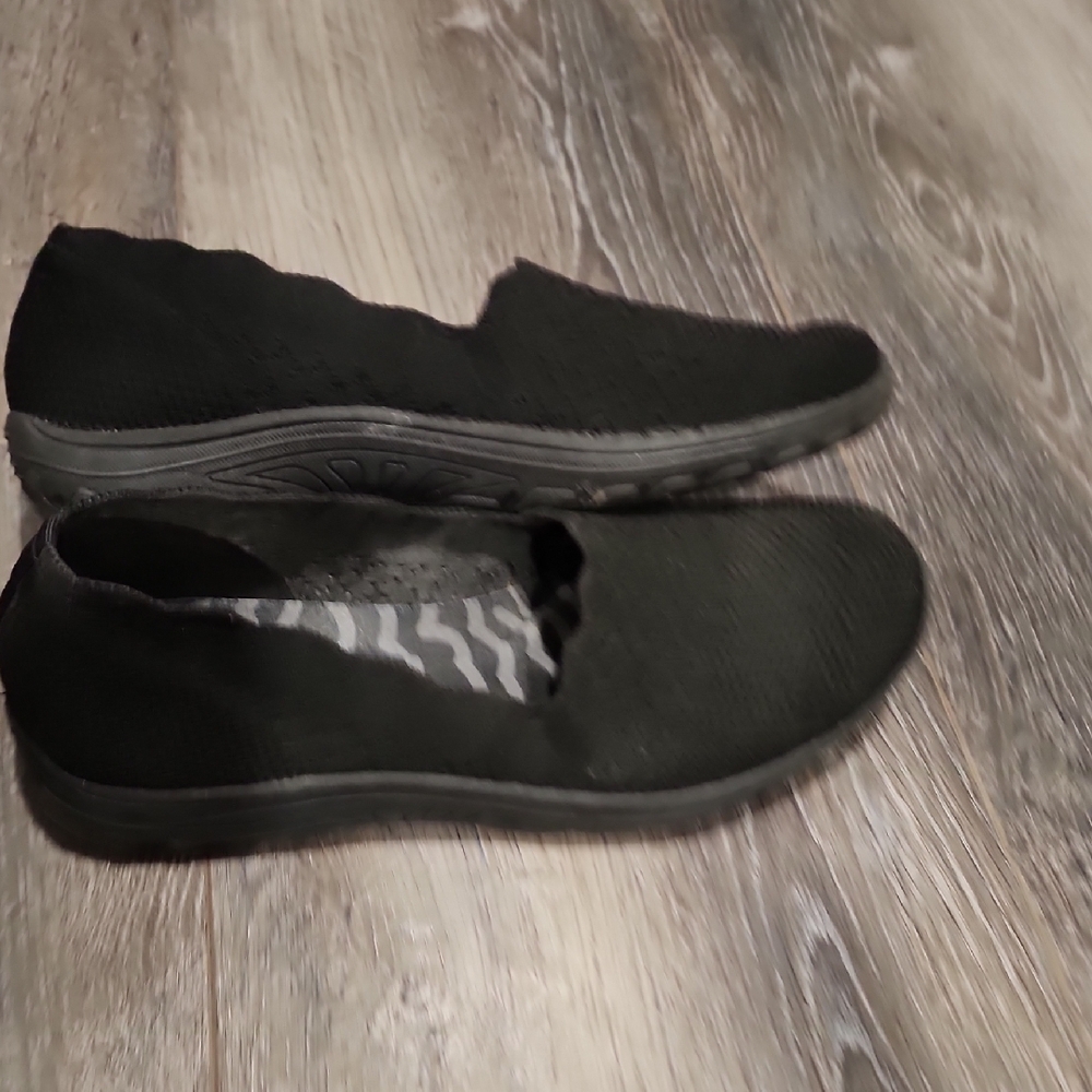 Skechers Relaxed Fit Black Flats Comfortable Slip-On Loafers - Picture 4 of 8